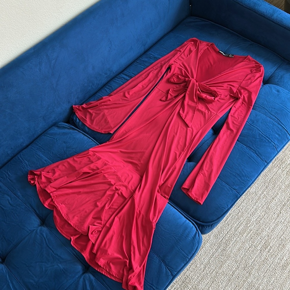 Boohoo long sleeve tie red dress (size S)